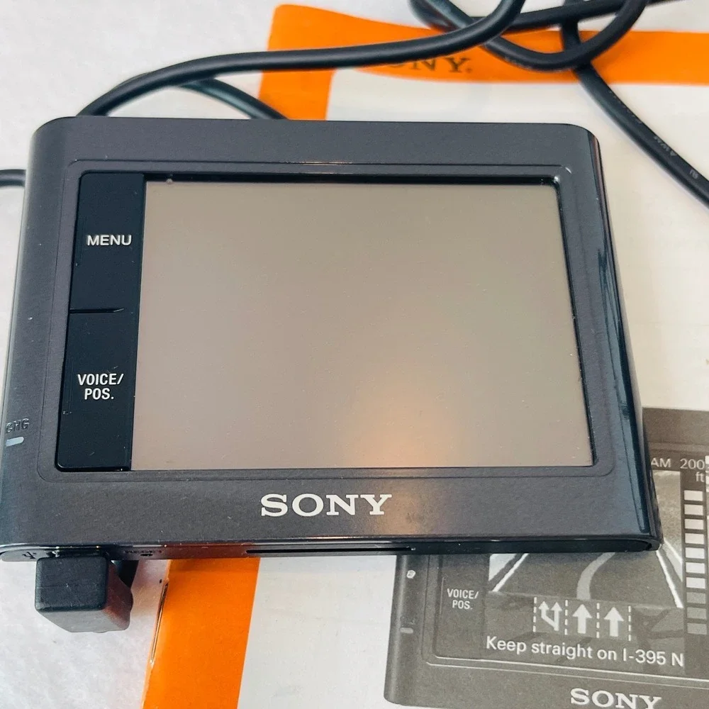 Sony Nav U NV-U44 Portable GPS Satellite Navigation System‎ w Car Charger Mount